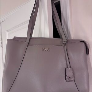 Michael Kors Maddie Medium Crossgrain Leather Tote – Pearl Grey - NEW